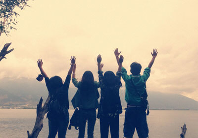 阿联酋队挫败伊朗队，亚洲杯四分之一决赛晋级：激动人心的足球传奇